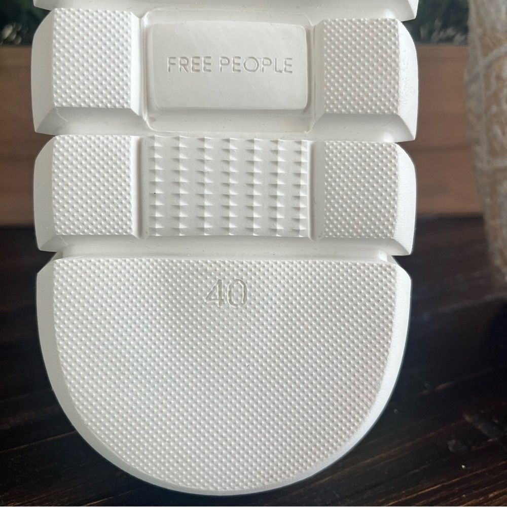 FREE PEOPLE Catch Me If You Can Crochet Platform Sneaker in Natural Size 9.5 NEW - Picture 14 of 15